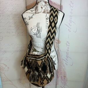 NWOT Wayuu Mochila 100% Authentic Colombian Handmade Woven Crossbody Bag Purse